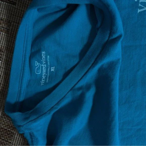 Vineyard Vines Blue Graphic T-Shirt - Picture 3 of 3